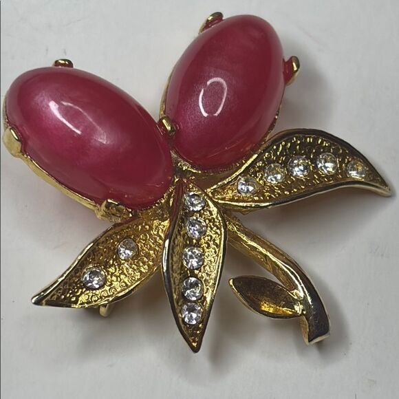 Gold tone and Red Acrylic Berry Brooch with Rhinestone Leaf Accents - Picture 4 of 5